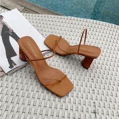 Square Sandals, Sandals Aesthetic, Elegant Shoes Heels, High Heel Flip Flops, Brown Strappy Sandals, Heeled Flip Flops, Wood Heel, Elegant Shoes, Brown Heels