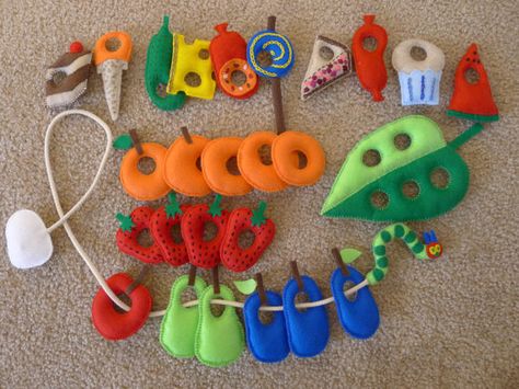 Hungry Caterpillar Felt, Felt Stories, Felt Play Food, Homemade Toys, Felt Quiet Books, Felt Book, The Very Hungry Caterpillar, Felt Food, Eric Carle