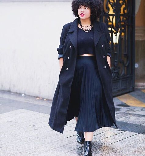 Walkin into Paris like... #catherinesgoestoparis #catherinesstyle #sp coat & skirt from @catherinesplus Leandra Medine, Giovanna Battaglia, Look Plus Size, Mode Casual, Moda Plus, Plus Size Fashion For Women, Sarah Jessica Parker, Black Women Fashion, Alexa Chung