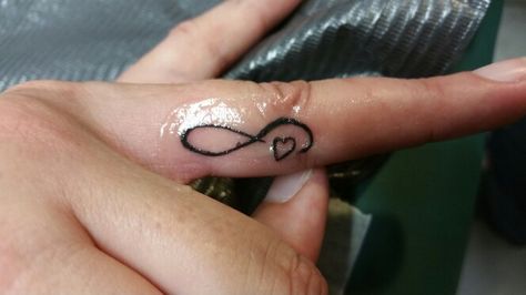 Finger Infinity Tattoo, Finger Tattoos Infinity, Infinity Tattoo On Finger, Abstract Tattoos, Date Tattoos, Matching Sister Tattoos, Infinity Tattoos, Infinity Sign, Weird Tattoos