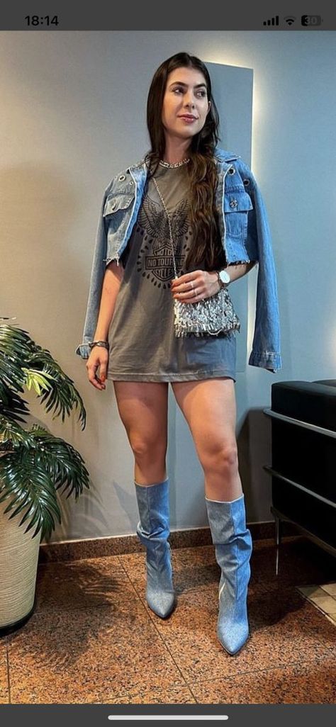 Denim Boots Outfit, Cowboy Outfits For Women, Look Western, Outfit Botas, Jean Skirt Outfits, Outfits Con Jeans, New Look Fashion, Festival Outfits Rave, Looks Country