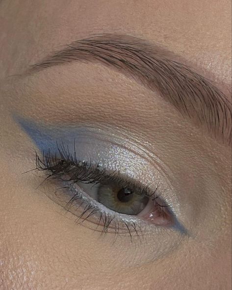 Allura Vysoren, Cinderella Makeup, Blue Eyeshadow Makeup, Prom Makeup For Brown Eyes, Quinceanera Makeup, Silver Eye Makeup, Maquillage On Fleek, Blue Eyeshadow Looks, Grey Makeup