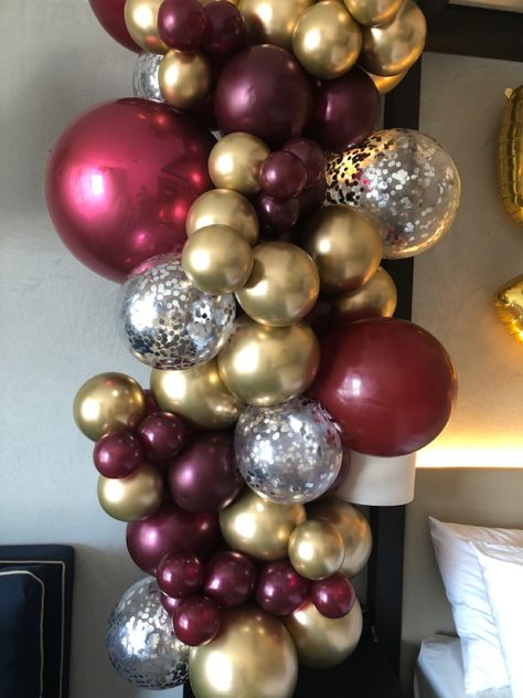 Maroon And Gold Graduation Party Ideas, 60th Birthday Decorations, 40th Birthday Party Decorations, Balloon Clusters, Gold Graduation Party, Shimmer Wall, Grad Party Decorations, Wedding Bachelorette Party, Silver Party