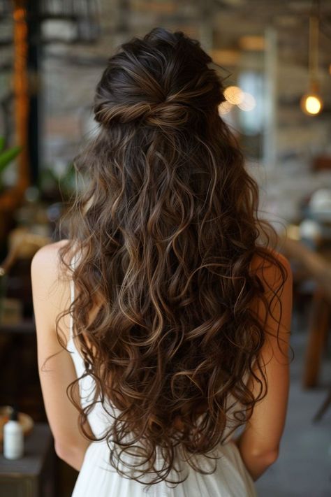 Achieve effortless chic with 12 everyday hairstyles for thick hair, perfect for looking polished without the hassle. Curly Bridal Hair, Perfect Curly Hair, Asymmetrical Haircut, Natural Curly Hair Cuts, Hairstyles For Thick Hair, Stylish Haircuts, Haircut For Thick Hair, Long Wavy Hair, Modern Hairstyles