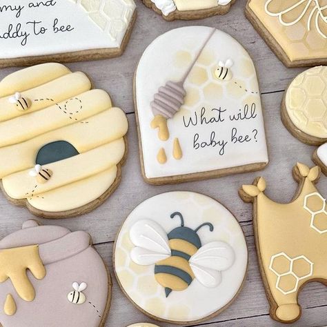 Diy Bee Gender Reveal Decorations, What Will It Bee Gender Reveal Cookies, What Will Baby Bee Cookies, Honeybee Gender Reveal, What Will It Bee Cookies, Bee Gender Reveal Cookies, Bee Baby Shower Cookies, Bee Theme Gender Reveal Party, Baby Bee Gender Reveal