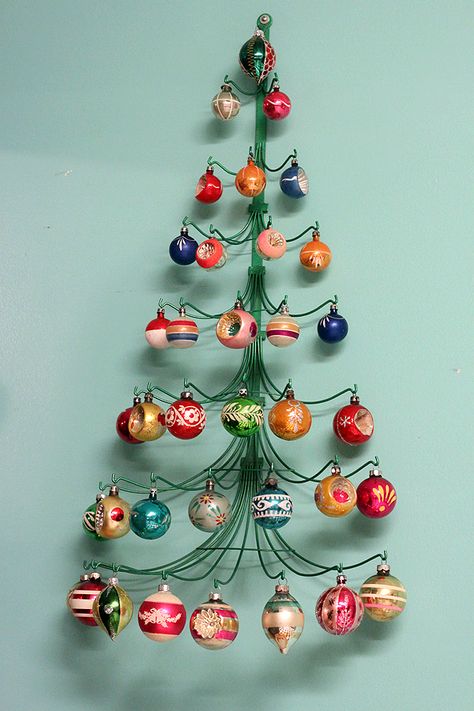 Sherri's Epic Mid Century Modern Christmas Decoration Collection to End 'Em All Vintage Christmas Tree Decorations, Retro Christmas Decorations, Wall Christmas Tree, Mid Century Modern Christmas, Small Christmas Tree, Modern Christmas Tree, Modern Christmas Decor, Ornament Display, Mid Century Christmas