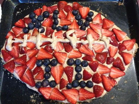 Football Fruit Pizza, Super Bowl Fruit, Best Fruit Pizza, Football Pizza, Fruit Recipes For Kids, Fruit Pizzas, Healthy Fruit Pizza, Feasting On Fruit, Fruit Cake Design