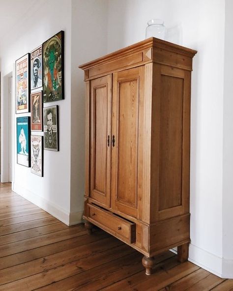 Cabinet Vintage Wood, Coat Closet Armoire, Small Space Wardrobe Ideas, Armoire In Living Room, Wooden Wardrobe Design Bedroom, Wooden Wardrobe Ideas, Room Wardrobe Design, Old Wardrobe, Wooden Armoire