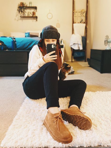 Ugg Chukka Boots Outfit, Chukka Boots Outfit Women, Bearpaw Boots Outfit, Chukka Boot Outfit, Chukka Boots Outfit, Winter Uggs, Outfit Mujer, Fall Wear, Thrift Finds