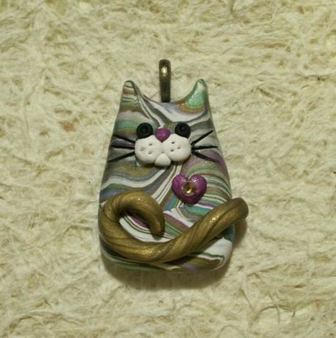 Cat Polymer Clay, Animal Clay, Ceramic Bead Jewelry, Polymer Clay Cat, Clay Cat, Clay Stuff, Cat Pendant, Polymer Crafts, Cute Polymer Clay