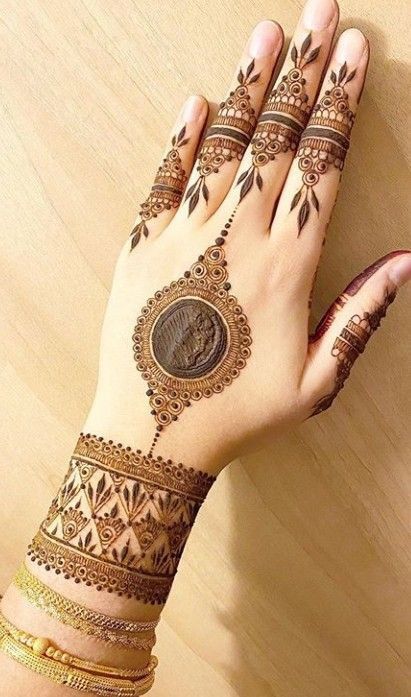 Mehndi Easy, Tikki Mehndi, Tato Henna, Latest Henna Designs, Simple Mehndi Designs Fingers, Engagement Mehndi Designs, Henna Tattoo Designs Simple, Mehndi Designs Front Hand, Full Hand Mehndi Designs