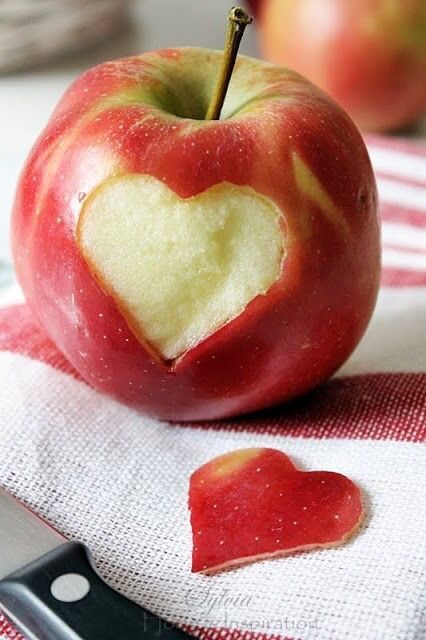 How to carve a heart on an apple Apple Carving, Apple Farm, Red Cottage, Express Love, Love And Affection, Apple Pear, I Love Heart, Apple Orchard, Home Inspiration