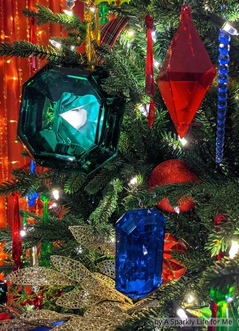 Gems and Jewels Christmas Ornaments - a mix of vintage and new ornaments, finials, and icicles in sapphire blue, emerald green, and garnet red Jewel Christmas Decorations, Jewel Christmas Tree Ornaments, Christmas Tree Competition, Gem Christmas Tree, Diamond Christmas Tree, Flocked Christmas Tree Decorated Red, Royal Christmas Tree, Jewel Tone Christmas Tree, Jewel Christmas Tree