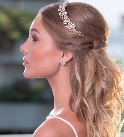 Bride Hairstyles With Veil, Wedding Hairstyles For Women, Hairband Hairstyle, Bridal Hair Half Up, Wedding Tiara Hairstyles, Wedding Hairs, Boho Bridal Hair, Wedding Hair Half, Wedding Hairband