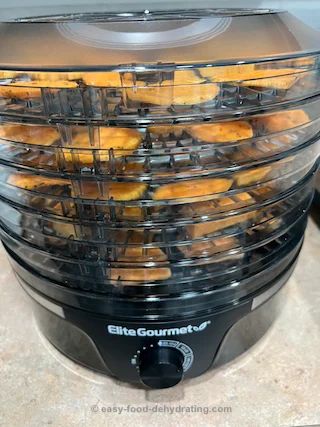 Tasty treats for you and your dog - Sweet Potato Treats that is! Loaded Elite Gourmet dehydrator running. https://www.easy-food-dehydrating.com/dehydrated-sweet-potato-treats.html Dehydrated Sweet Potatoes For Dogs, Dehydrated Sweet Potato Dog Treats, Cats Treats, Dog Homemade, Raw Sweet Potato, Sweet Potato Dog Treats, Steamed Sweet Potato, Human Dog, Potato Sticks