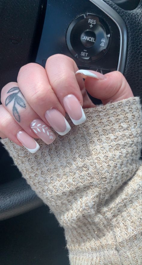 White And Nude Nails, Elegant Nails Fall, Leaf Nails, Fancy Nails Designs, Classy Acrylic Nails, Nails White, Bride Nails, Nails Fall, Elegant Nails