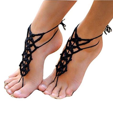 Warm weather, soft grass, walks on the beach... all add up to bare feet. And that means it's crochet barefoot sandals season! Get 10 free patterns here! Barefoot Sandals Crochet Pattern, Crochet Barefoot Sandals, Crochet Baby Booties Pattern, Barefoot Sandal, Baby Booties Pattern, Crochet Sandals, Nude Shoes, Crochet Shoes, Foot Jewelry