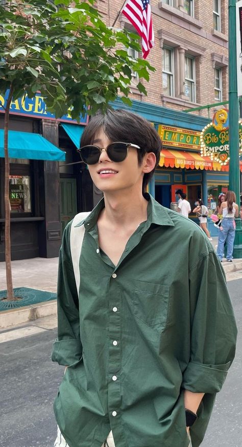 Cute people asian Korean Street Fashion Mens, Outfit Cowo, Korean Street Fashion Men, Cute People, Asian Men Fashion, Mens Smart Casual Outfits, Aesthetic Outfits Men, Mens Casual Outfits Summer, Street Fashion Men Streetwear