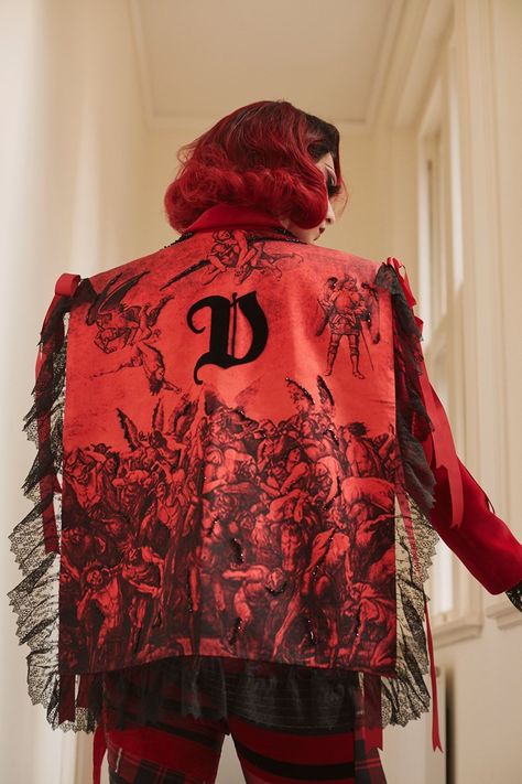 Dilara Findikoglu SS18 london Dilara Findikoglu, Fashion Music, Fashion Inspiration Design, Punk Fashion, Fashion Details, Look Cool, Music Art, Couture Fashion, Fashion Prints