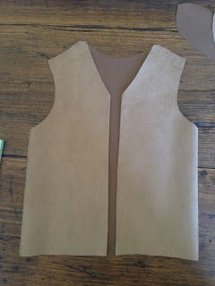 House on 31 Main: DIY NO SEW Cowboy Costume. Only I'd use a brown paper bag painted?  Orange wrapping paper? felt? paint the paper? Diy Cowboy Costume, Diy Vest Pattern, Diy Vest, Cowboy Chaps, Western Chaps, Cowboy Vest, Vest Sewing Pattern, Cowboy Costume, Style Africain