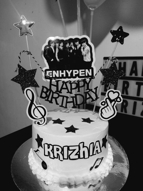 kpop - enhyphen customized cake Kpop Bday Ideas, Enhypen Cake Design Ideas, Enhypen Themed Cake, Enhypen Inspired Cake, K Pop Cake Ideas, Kpop Birthday Cake Ideas, Enhypen Cake Design, Enhypen Birthday Cake, Enhypen Cake Ideas