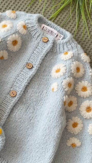 Embroidery On Cardigan, Embroidery On Knitwear, Embroidery With Yarn, Embroidery On Knit, Embroidery Knitwear, Embroidery On Crochet, Cardigan Embroidery, Free Crochet Cardigan, Daisy Cardigan