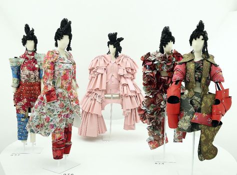 The Costume Institute's Exhibition on Rei Kawakubo and Comme des Garçons Celebrity Bathrooms, Rei Kawakubo Comme Des Garcons, Art Costume, Rei Kawakubo, The Met Gala, Costume Institute, Asian American, American Beauty, Des Garcons