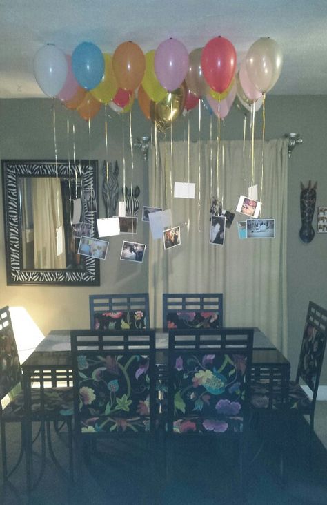 Balloon Photo Decorations, Ceiling Balloons With Pictures, Balloons Stuck To Ceiling, Balloon Photo Booth Ideas, Photos Hanging From Ceiling, Balloon Pictures Hanging, Balloon With Pictures Hanging, Photos Hanging From Balloons, Pictures On Balloons