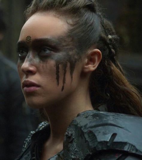 Alycia Debnam-Carey as Lexa on The 100 Warrior Makeup, Viking Makeup, Commander Lexa, Viking Warrior Woman, Lexa Y Clarke, Alycia Jasmin Debnam Carey, Lexa The 100, The 100 Clexa, Hog Hunting