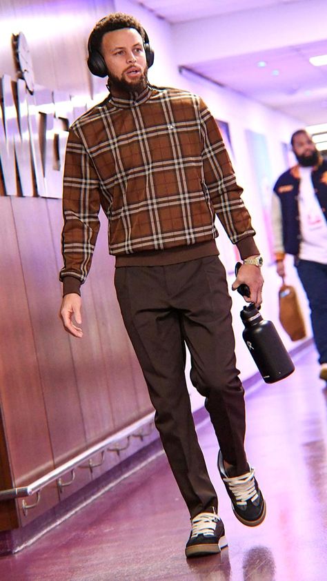 Stephen Curry Fashion, Stephen Curry Outfit, Apple Lifestyle, League Fits, Nba Fits, Steph Curry 3, Basketball Aesthetic, Stephen Curry Basketball, Nba Drip