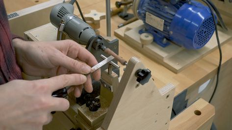 Homemade Tools Woodworking, Dremel Workstation, Diy Tools Woodworking, Dremel Tool Projects, Woodshop Tools, Diy Lathe, Diy Tools Homemade, Woodworking Chisels, Woodworking Tools For Beginners