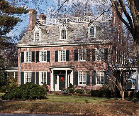 Federal Revival Style Federalist architecture has its roots in England. It was favored in America during the late 1700s and early 1800s, although you'll see Federalist details in many homes today. Characteristics: -- Large and graceful two-story brick with massive chimneys -- Centered front door often sheltered by a portico and topped with a fan-shaped transom light -- Dentil moldings in the cornice and fan-shape or elliptical gable windows -- Palladian windows -- Oval rooms and recessed wall ni Federal Architecture, Gable Window, Colonial House Exteriors, Colonial Exterior, American Farmhouse, Colonial Style Homes, Primitive Homes, Casas Coloniales, American Architecture