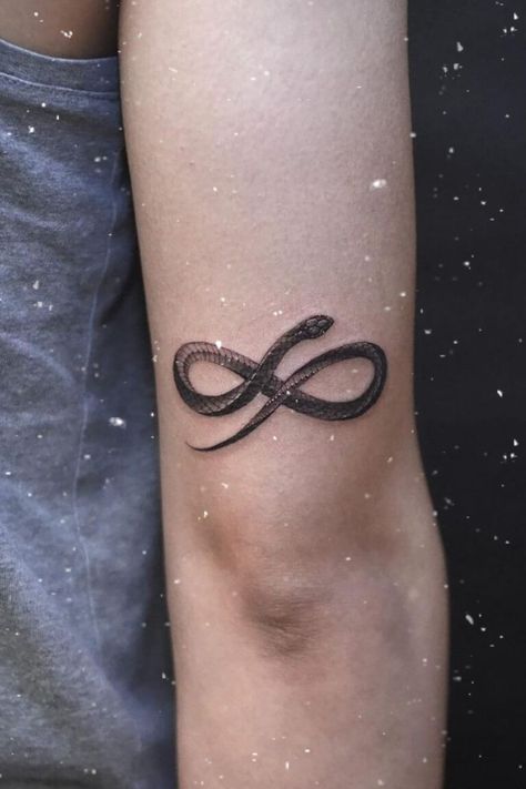 Snake Infinity Tattoo Infinity Knot Tattoo, Small Infinity Tattoos, Infinity Sign Tattoo, Infinite Tattoo, Infinity Symbol Tattoo, Karma Tattoo, Ouroboros Tattoo, Tato Dengan Makna, Infinity Tattoo Designs