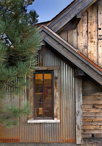 Exterior Window Trim Ideas, Old Wooden House, Casa Garage, Rustic Exterior, Window Trim Exterior, Cabin Exterior, Metal Siding, Shop House Plans, House Siding