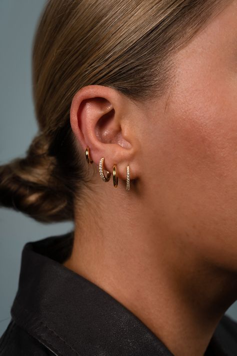 Classic Gold Hoop Earrings, Simple Earring Stack, Hoop Stack, Ear Stacks, Fashion 2025, Stacking Earrings, Earring Stack, Golden Hoops, Stacked Earrings