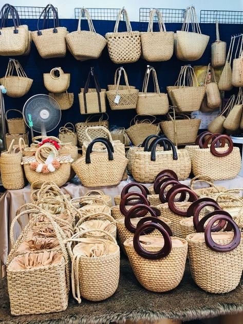 Jute Handbags, Handbags Patterns, Sacs Design, Tanah Liat, Diy Bags Patterns, Straw Beach Bag, Wicker Bags, Crochet Handbags Patterns, Embroidery Bags