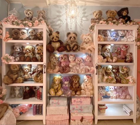 Teddy Bear Display, Teddy Bear Storage, Teddy Bear Room, Teddy Storage, Christmas Toy Shop, Fluffy Teddy Bear, Teddy Bear Shop, Collection Decor, Small Teddy Bears