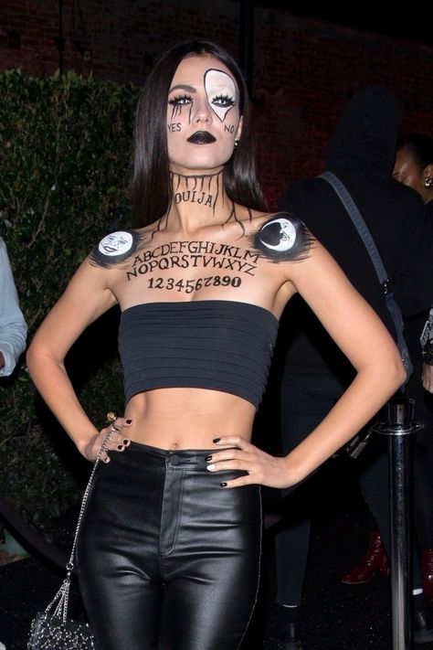 Victoria Justice Bug Costume, Best Celebrity Halloween Costumes, Celebrity Halloween, Celebrity Costumes, Celebrity Halloween Costumes, Celebrities Fashion, Halloween Bash, Fashion Pics, Celebrity Workout