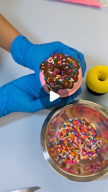 Sweetology on Instagram: "🍩 DONUT CUPCAKES 🧁 

How adorable are these?! Follow our guide above to recreate these ⬆️

Shop all our DIY cupcake decorating kits online! Perfect for birthdays, team bonding, and even gifts! 

#donutcupcake #donuts #cupcakedecorating #sweetology #stl #diykits #doityourself #howtovideo #howto #asmr #coolvideos #cupcakedecorate #sweetology" Donut Cupcakes Ideas, Donut Decorating Ideas, Donut Cupcakes, Diy Cupcake, Donut Decorations, Team Bonding, Diy Cupcakes, How To Make Cupcakes, Donut Shape