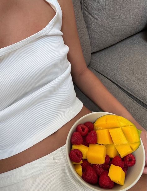 Think Food, Healthy Girl, Healthy Lifestyle Inspiration, Clean Recipes, Pretty Food, Summer Aesthetic, Good Eats, Love Food, Healthy Life