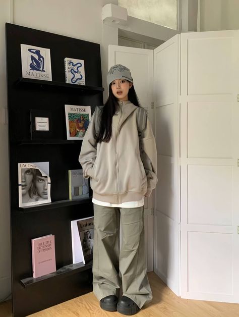 Stylish Oversized Outfits, Acubi Winter Jacket, Beanie Y2k Outfit, Korean Beanie Outfit, Japanese Acubi Fashion, Korean Baggy Clothes, Cute Oversized Outfits Korean, Baggy Clothes Korean, Gorpcore Fashion Women