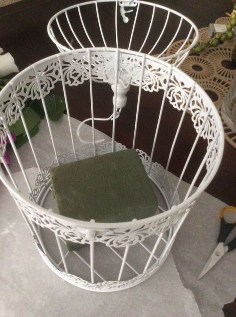 White Birdcage Centerpiece, Birdcage Centrepiece Wedding, Birdcage Miniature Room, Decorating Bird Cages For Christmas, Decorative Cages Ideas, French Country Bird Cage Decor, Christmas Bird Cage Ideas, Metal Bird Cage Decor Ideas, Birdcage Table Centerpieces