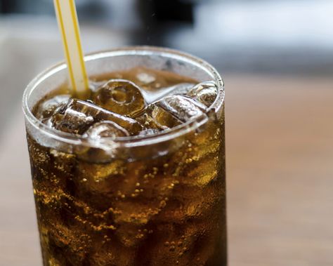 Worst Side Effects of Drinking Too Much Soda Haiwan Comel, Iced Americano, Tonic Recipe, Americano Coffee, Healthy Eating Diets, Diet Soda, Good Foods To Eat, Foods To Avoid, Artificial Sweetener