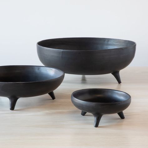 Tripod Bowls in Ebony – Comerford Collection Tripod Vessel Ceramics, Newcomb Pottery, Oversized Coffee Table, Ebony And Ivory, Ceramic Pinch Pots, Salsa Bowls, Handmade Dinnerware, Black Pottery, Pottery Pots