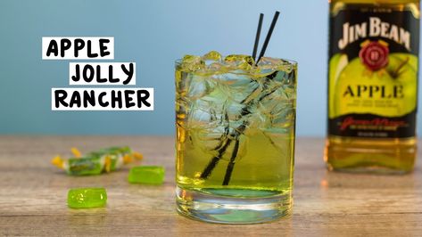 Apple Jolly Rancher - Tipsy Bartender Jim Beam Apple Drinks, Jolly Rancher Cocktail, Jim Beam Apple Recipes, Jolly Rancher Drink, Tipsy Bartender Drinks, Jolly Rancher Shot, Jolly Rancher Candy, Sour Apple Pucker, Bartender Drinks Recipes