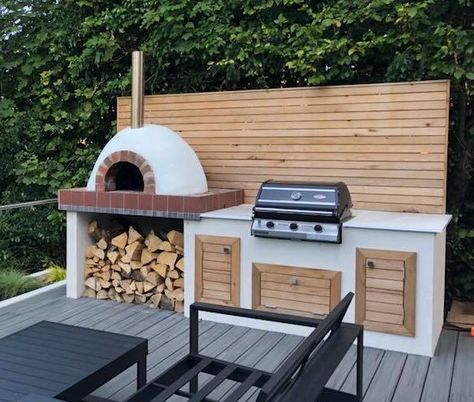 Small Backyard Barbeque Design, Barbeque Outdoor Design, Bbq And Pizza Oven Ideas, Outdoor Pizza Oven And Bbq, Backyard Grill Station, Outdoor Pizza Oven Area, Outdoor Pizza Kitchen, Diy Bbq Area, String Light Planters