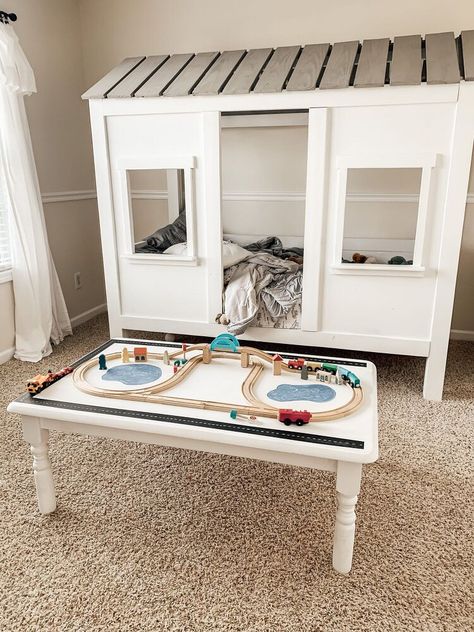 I found this table on marketplace for free, I was originally going to use it in our kitchen, but I found another table that fit better in our "breakfast nook." I didn't know what to do with this table, but I got an idea when my baby kept trying to play with his train tracks in his bedroom (which is all carpet) and it wasn't working too well for him. I kept looking for train tables for his room that weren't too expensive, but were cute and had no luck, so I figured I'd make him one i… Amigurumi Patterns, Diy Train Table, Train Tables, Barn Quilts For Sale, Linen Spray Recipe, Diy Train, Mountain Mural, Building A Kitchen, Train Table