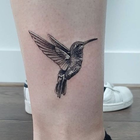 Hummingbird Tattoo Black, Tattoo Ideas Meaning, Hummingbird Tattoo Ideas, Small Hummingbird Tattoo, Artsy Tattoos, Cute Tattoos On Wrist, Tato Dengan Makna, Ankle Bracelet Tattoo, Ankle Tattoo Designs