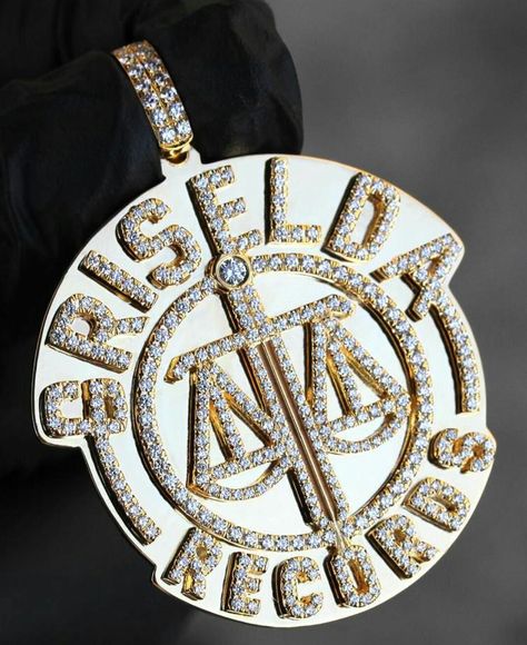 GRISELDA RECORDS GOLD EMBLEM Griselda Records Aesthetic, Griselda Wallpaper, Griselda Aesthetic, Griselda Records, Mafia 4, Westside Gunn, Rapper Jewelry, Hip Hop Poster, Club Outfits For Women