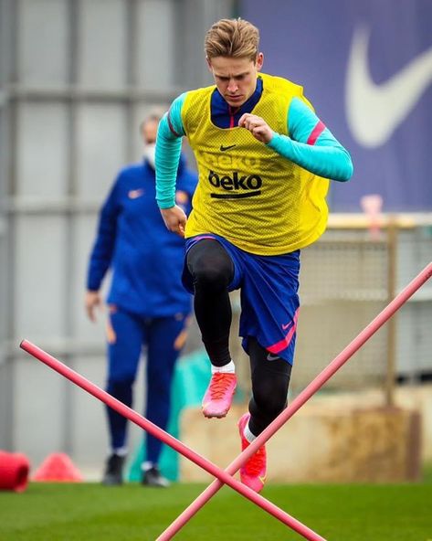 Barcelona Training, Football Player, Liverpool Fc, Fc Barcelona, Football Players, Liverpool, Barcelona, Train, Football